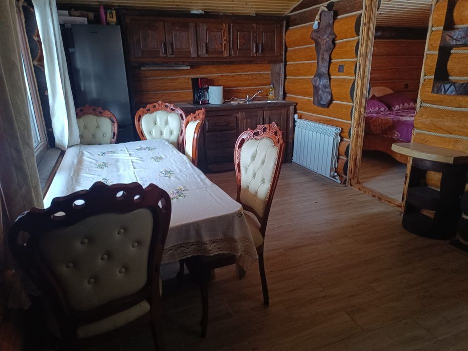 Vând sau schimb cu teren intravilan zona Vatra Dornei cabana lemn rotu