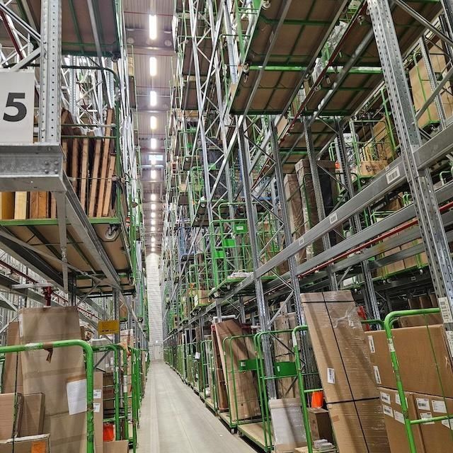 Stoc de rafturi industriale