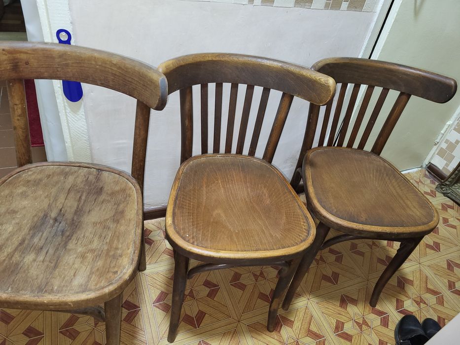 Продаются стулья.