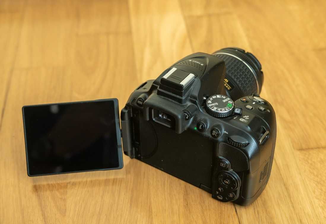 Nikon D5300 kit + obiectiv 18-55mm - Aparat foto DSLR - 9000 de cadre