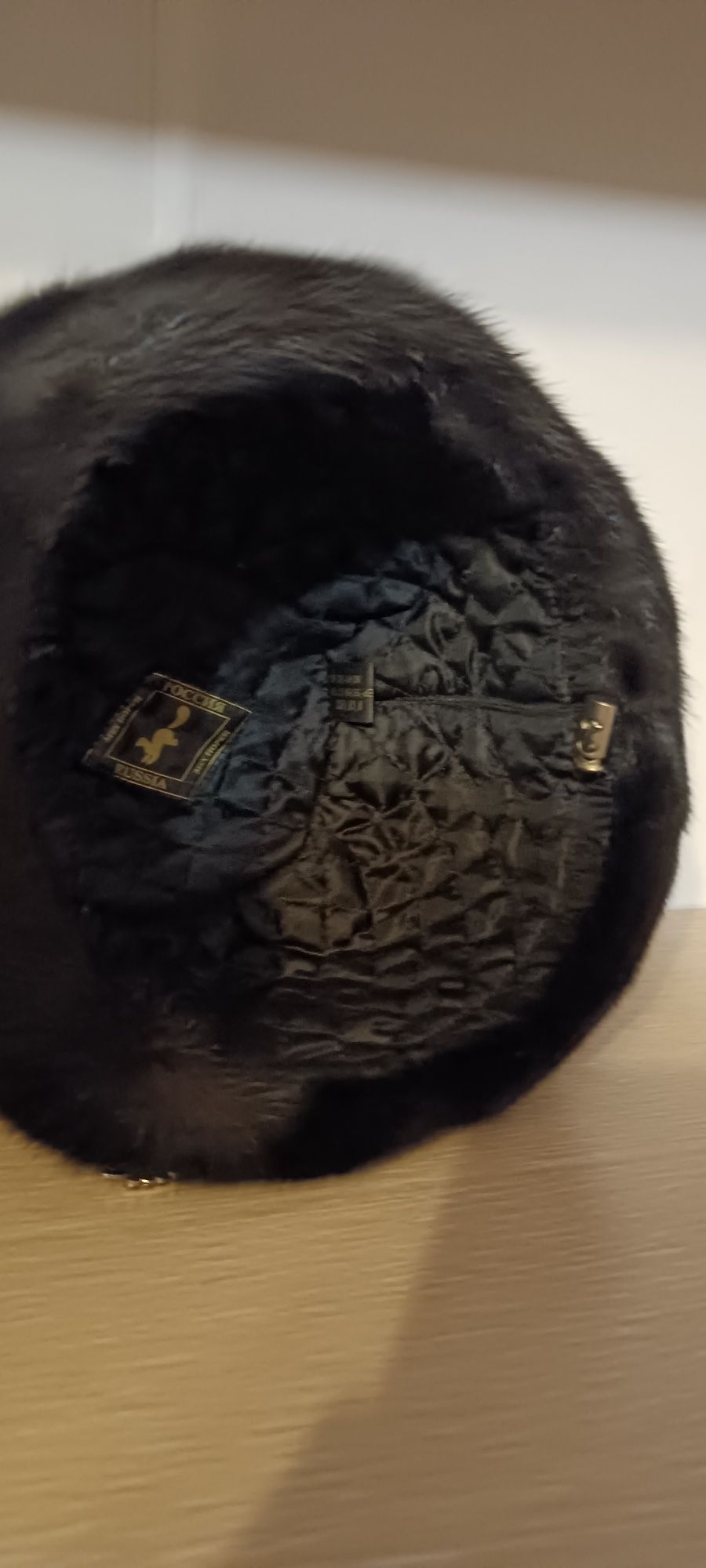 Почти новый норковый берет