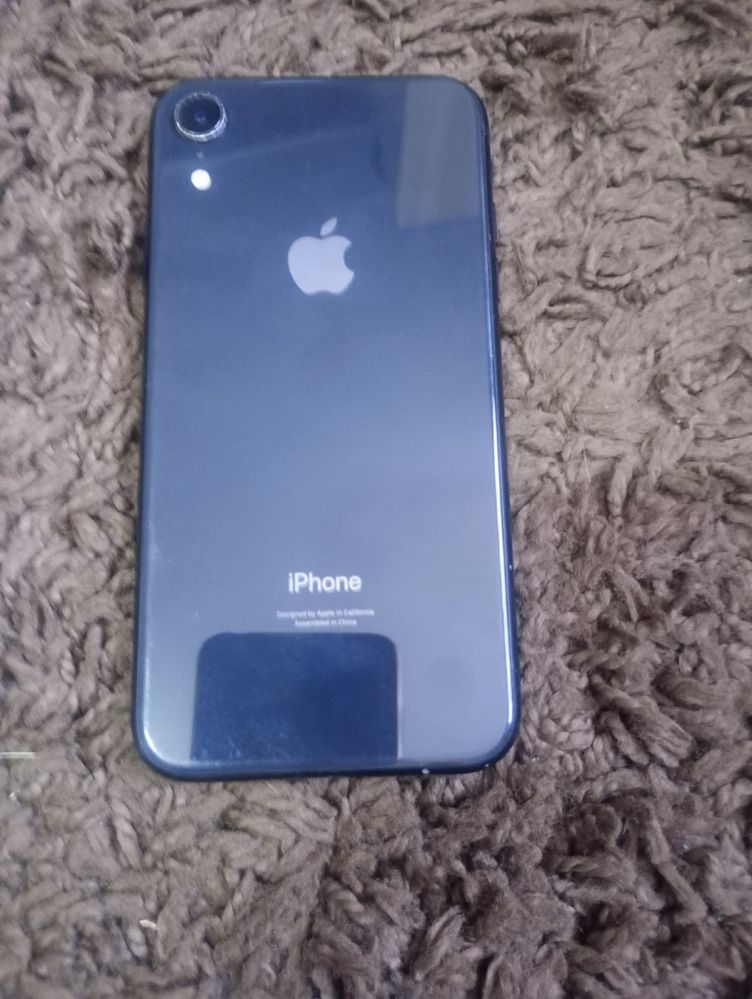 Vând iPhone XR.
