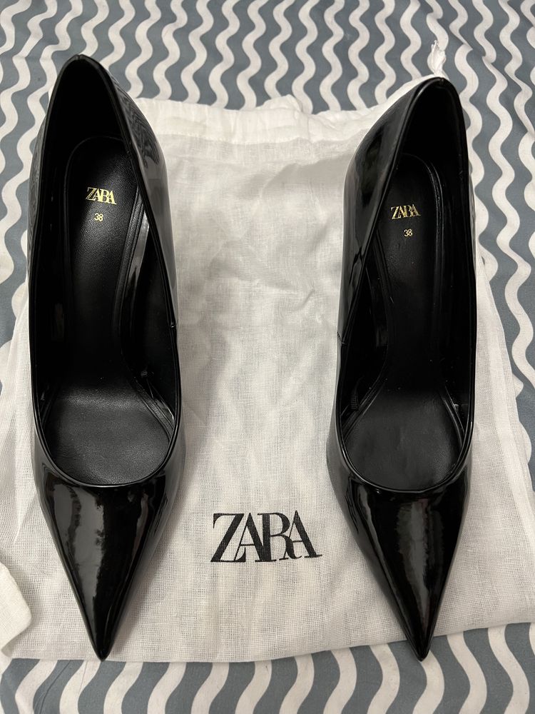 Pantofi cu toc Zara