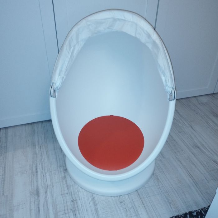 Fotoliu rotativ pentru copii de la Ikea