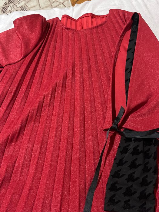 Червена елегантна рокля за всеки повод