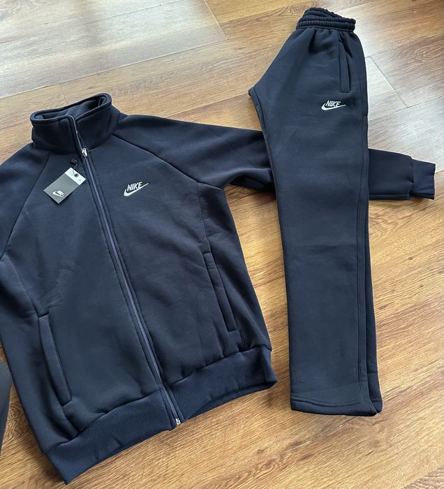 Мъжки,ватиран,тъмно син екип Nike с бродирано лого и ципове на джобове