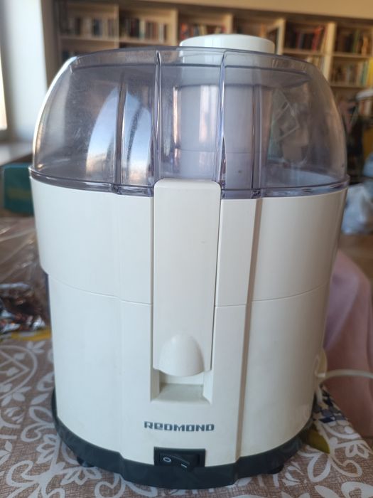 Соковыжималка электрическая Redmond RJ-907