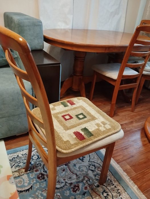 Продается стол со стульями