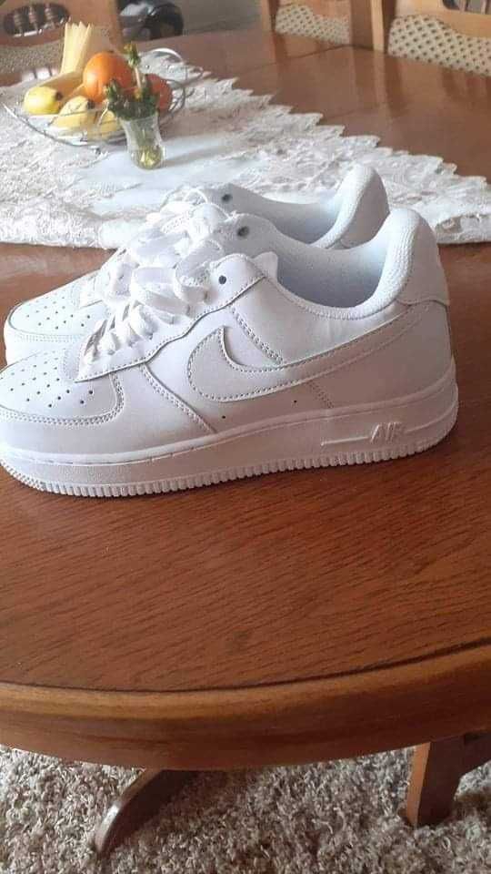 Adidasi Nike AirForce 1 Model Unisex ( si de dama si de barbati)