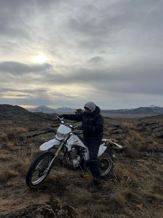 Продам эндуро 300 с маминым охлаждением заводится с кнопки. И пульта