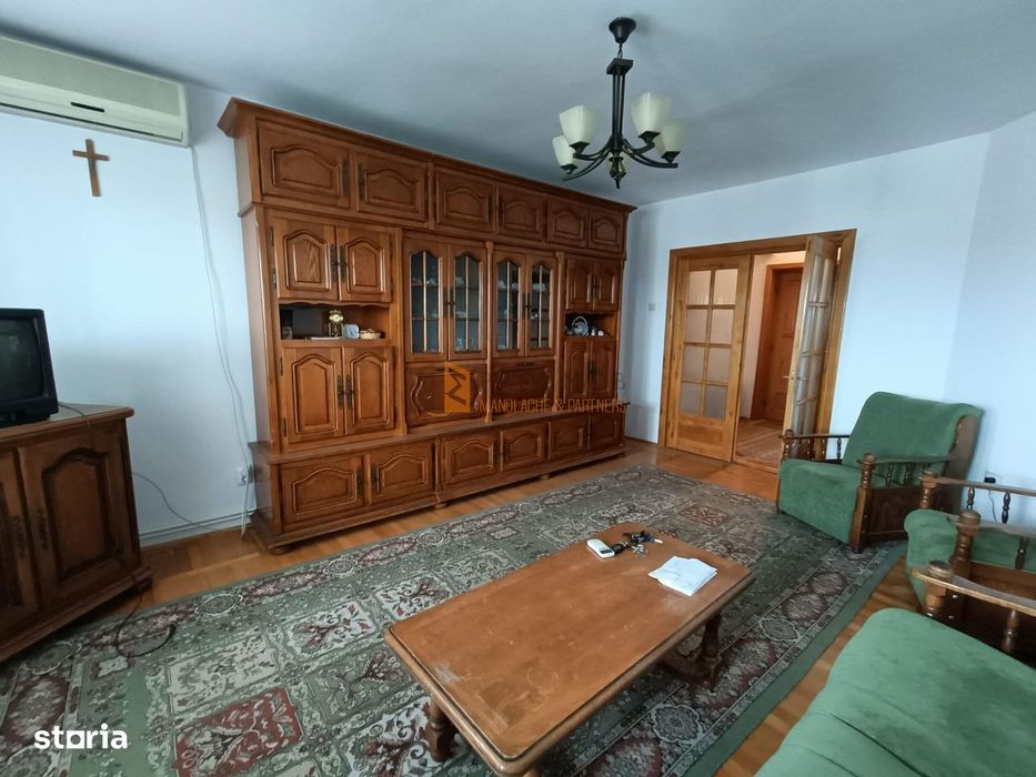 Apartament 3 camere decomandat zona Crang