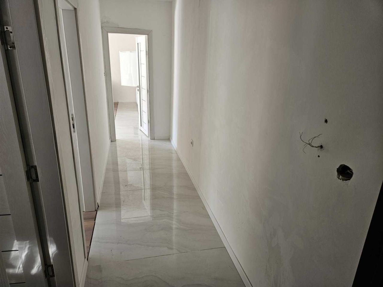 Дава се под наем Тристаен апартамент в София, Център - 87 кв.м за 800 € - Снимка #9