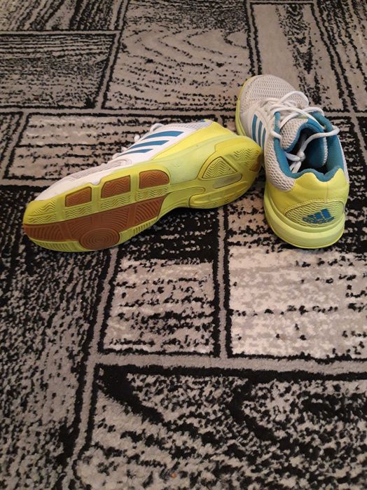 Vând Adidas sport