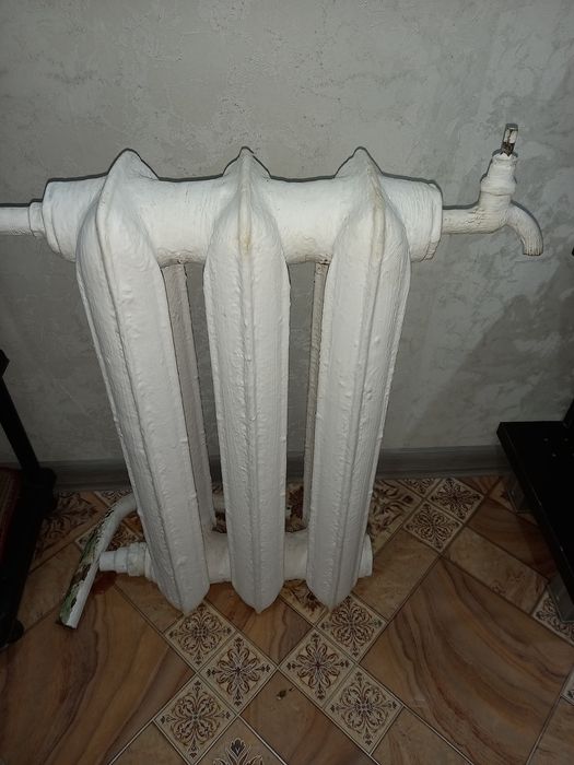 Продам 2 чугунные батареи