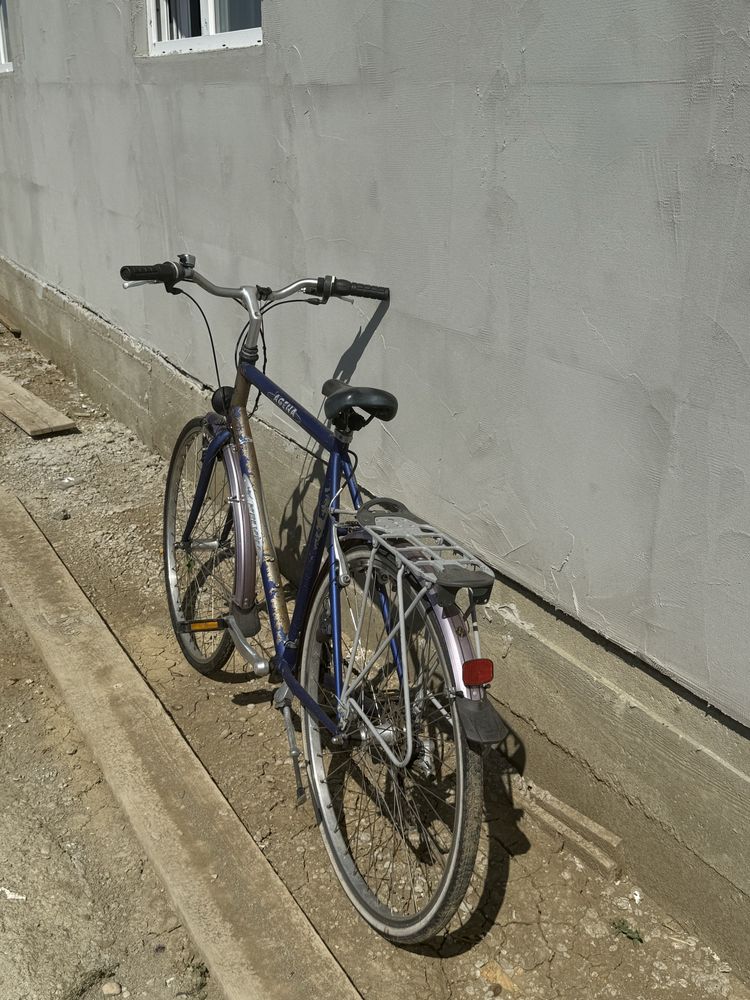 Bicicleta cu dinam si far pret fix
