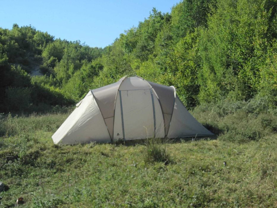 Къмпинг палатка  
Jesolo 4" с 3 помещения Размери 440х220х175 см.