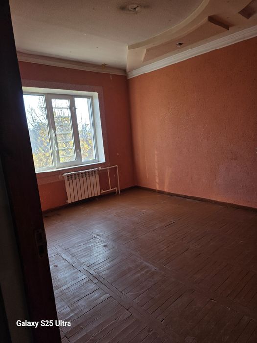 Асака банк аптекани тепаси 2 хона 70 квадират шароитлари яхши исик