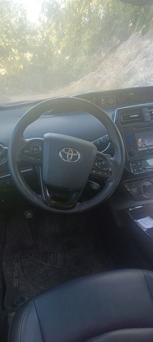 Тойота Приус  Хибрид  4x4