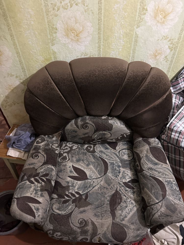 Срочно продается диван с 2 креслами