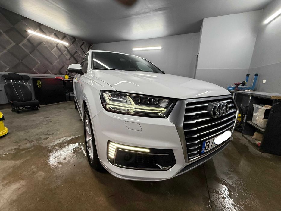 Audi Q7 etron 2017