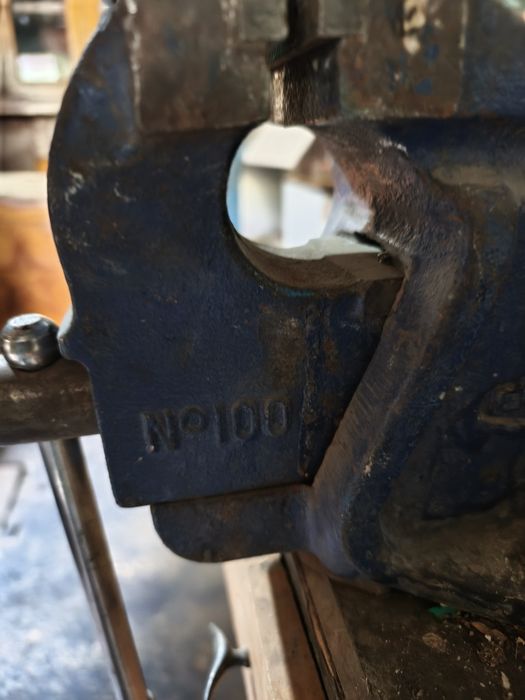 Тиски слесарные  ERON