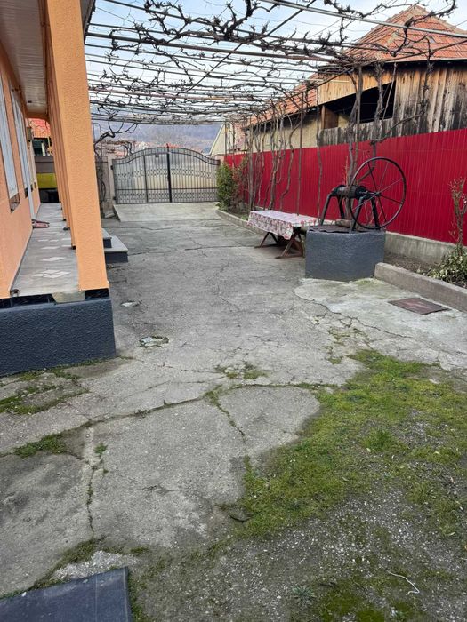 Vând casa comuna Oituz, județul Bacău