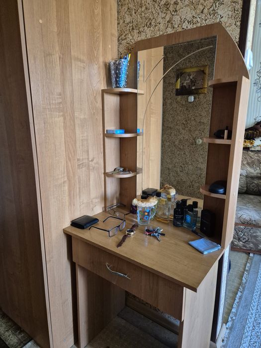 Продам Трюмо в отличном состоянии