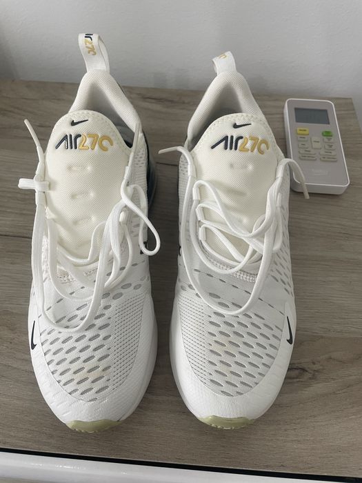 Vand adidasi nike 270