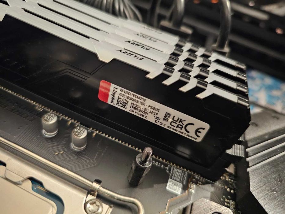 Kit Gaming MSI MAG Z690 TOMAHAWK + i7 12700KF + 32GB Kingston FURY