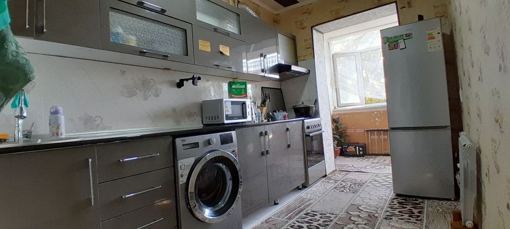 Срочно сдаётся 3х ком квартира в чирчике 3 мкн 4 этаж в доль дороги