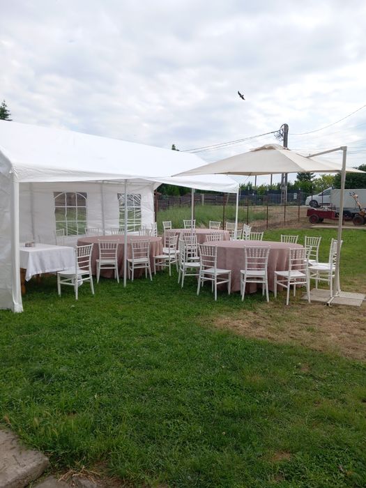 Închiriez scaune chiavari  ,mese rotunde umbrele evenimente