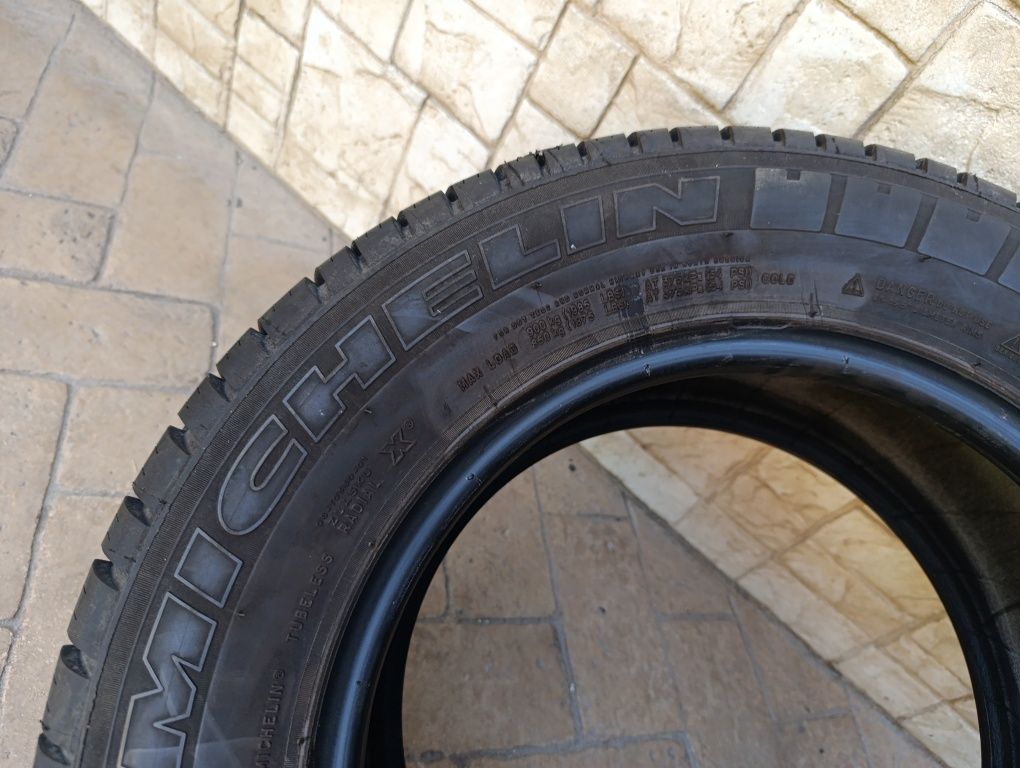 Гуми за Микробус 215/65/15 С Michelin