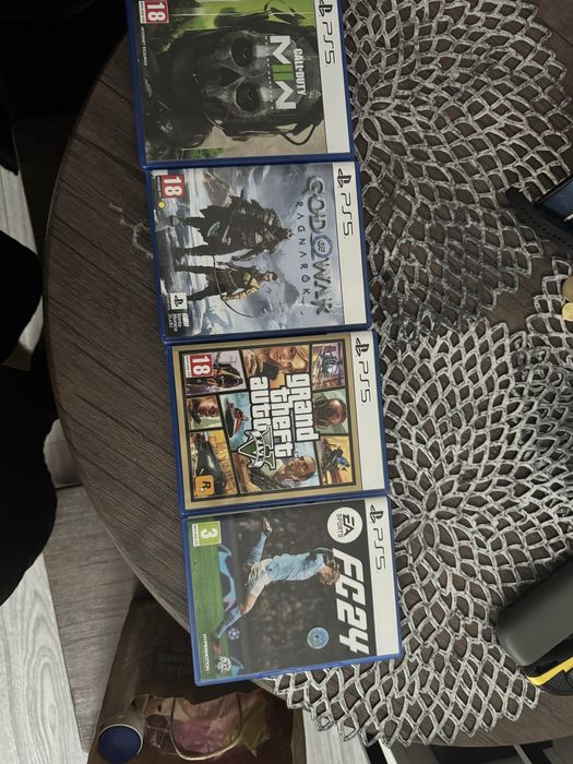 Pachet jocuri si fete si standuri PS5 disk edition