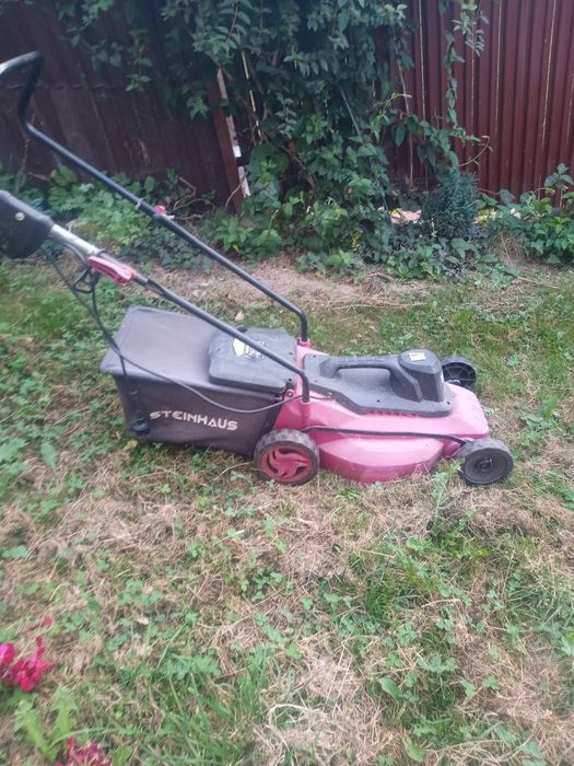 Mașina tuns iarba electrica