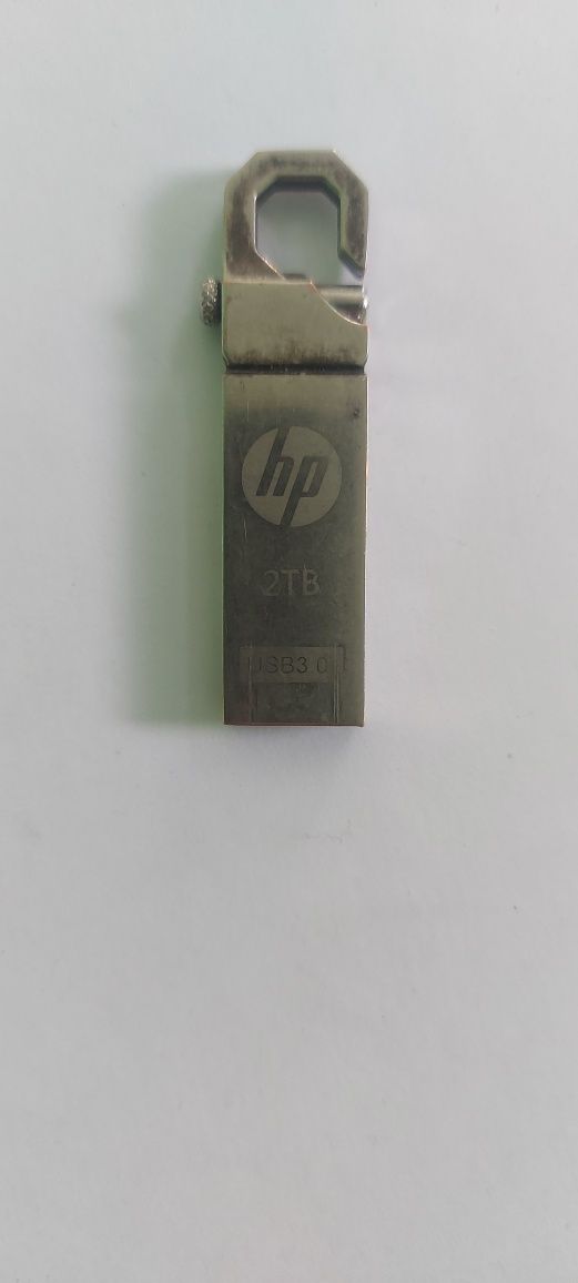 HP fleshka 2TB 850ming kami bor