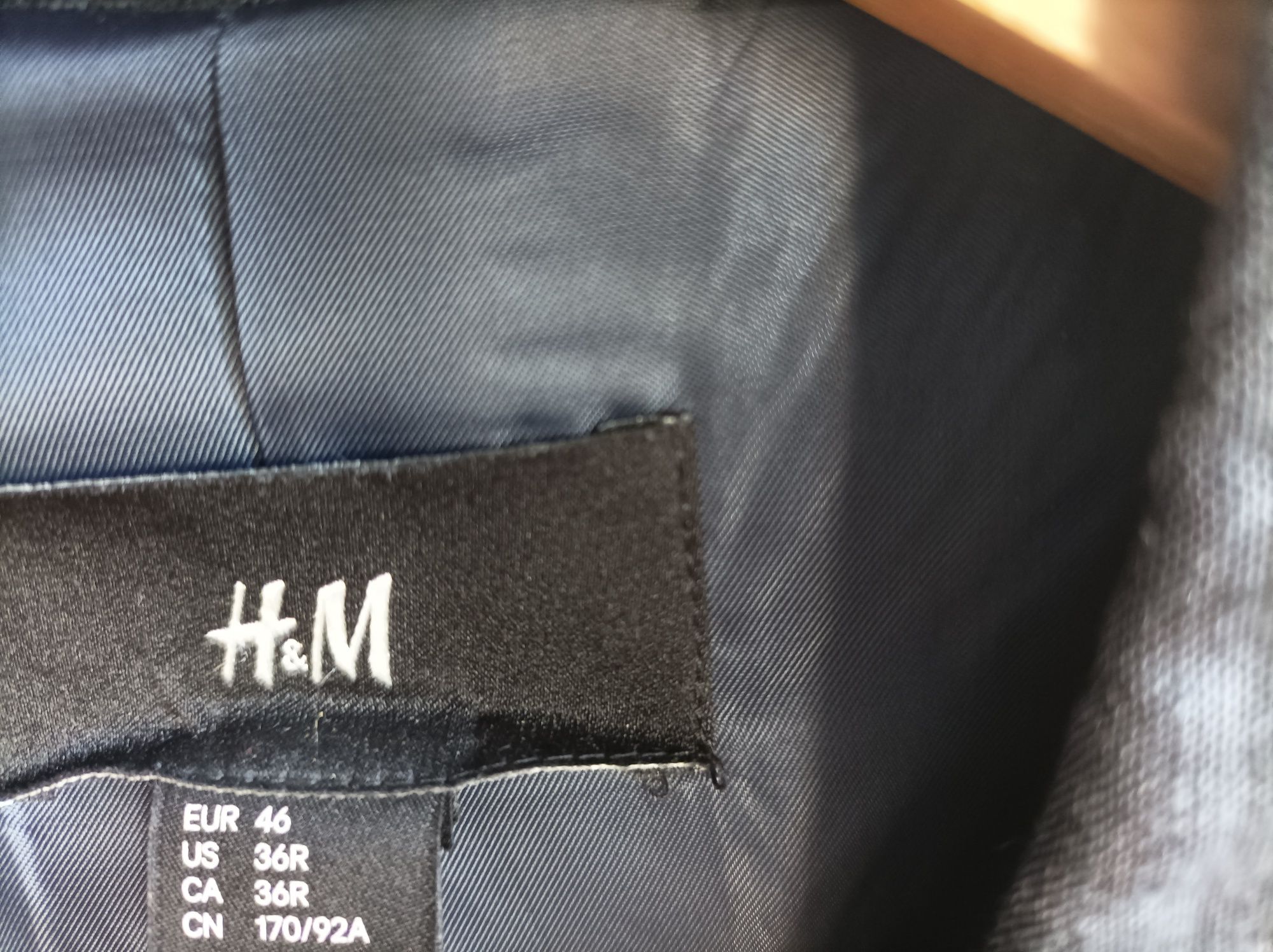 Продавам мъжко сако H&M