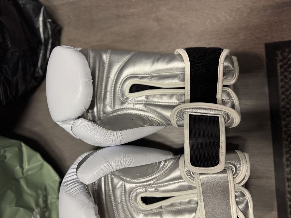 Vand manusi de box, comode, personalizate