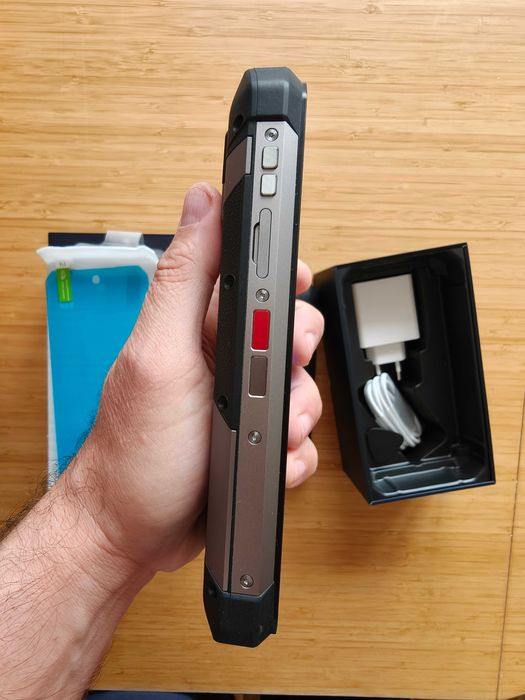 Неразрушим Телефон Tank 4: MIL-STD-810H, 11,600mAh и Вграден Проектор