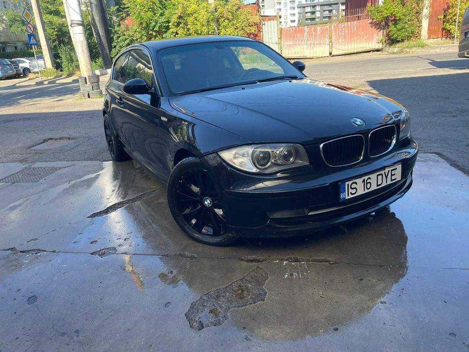 BMW seria 1  (te invarti cu ea in loc)