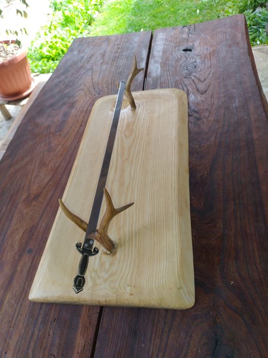 Ръчно изработени дъски и плата за рязане и поднасяне