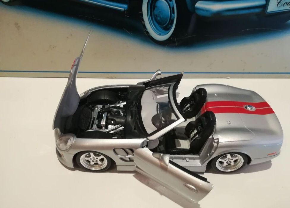 Shelby series1, anul1999 bburago 
Scara 1:18
Bburago

Pozele fac parte