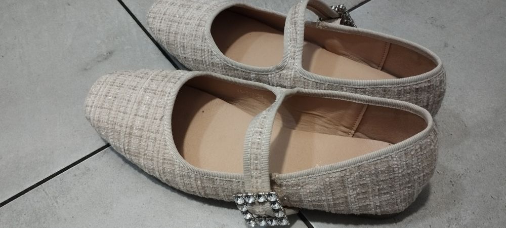 Дамски бежови балеринки