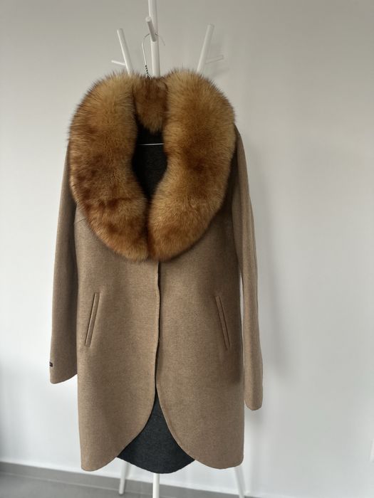 Палто от естествена вълна от алпака с яка от ест косъм лисица бежово
