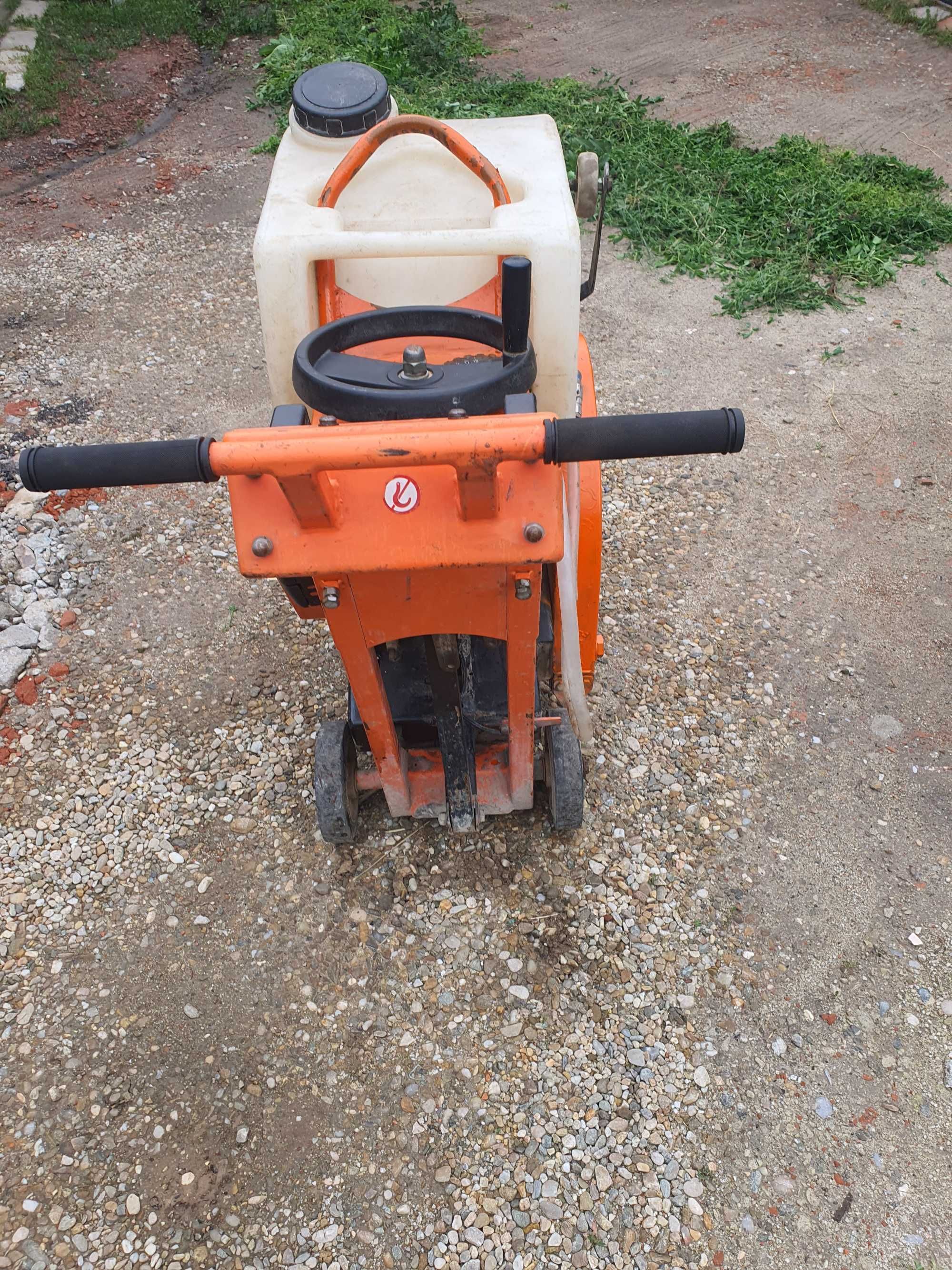 Masina de taiat beton Norton Clipper CS 451 moto Honda GX390/inchiriez
