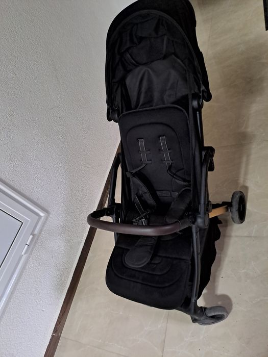 Детска количка – лека, сгъваема и удобна (като нова!)