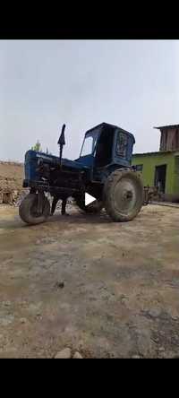 Трактор 28 сотилади