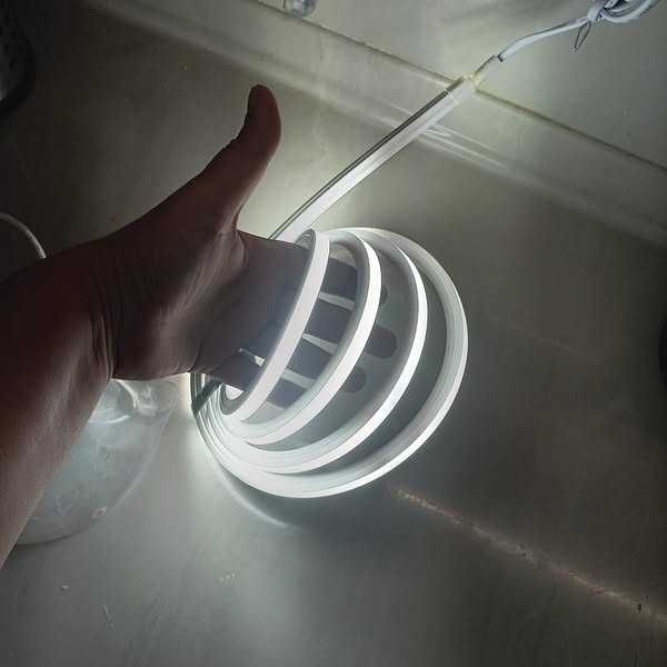 НОВA! LED гъвкава неонова лента 2м, 220V, водоустойчива