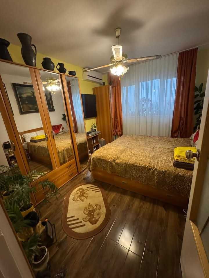 vand apartament urgent