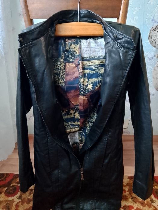 Продам куртку экокожа состояние новое не ношеное весна-осень