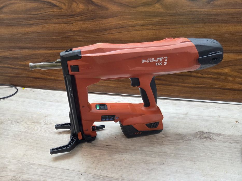 Pistol de batut cuie in beton si metal  Hilti BX 3
